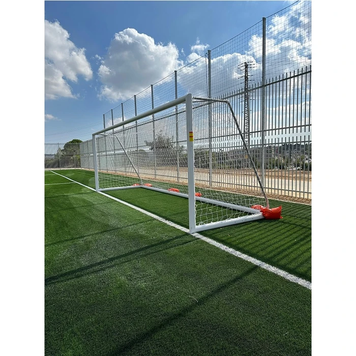 שער כדורגל מקצועי נייד דגם פרמיום 800213 בגודל 5/2 מטר עם מסגרת אחורית כמו הקורות והמשקוף מבית CITYSPORT