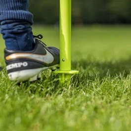 שער כדורגל עם מסגרת נעיצה 363734 בגודל 2.4/1.5 מטר KICKABOUT QUICKPLAY