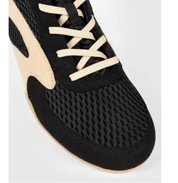 נעלי איגרוף 251065 Contender Boxing Shoes מבית VENUM שחור/חול