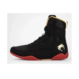 נעלי איגרוף 251066 Contender Boxing Shoes מבית VENUM שחור/זהב/אדום