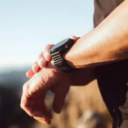 שעון חכם לספורטאים 251309 עם GPS דגם Grit X2 בצבע שחור מבית POLAR