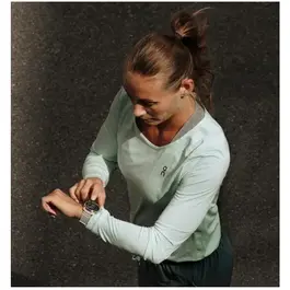 שעון חכם מולטי-ספורט 251310 דגם Vantage M3 בצבע לבן/זהב מבית POLAR