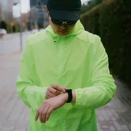 שעון ספורט וכושר 251384 דגם RUN בצבע All Black (Silicone Strap) מבית SUUNTO