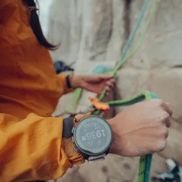 שעון ספורט חכם 242277 דגם VERTICAL SOLAR מבית סונטו SUUNTO Sand
