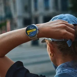 שעון ספורט וכושר 251401 דגם RACE 2 בצבע אפור Feather Gray מבית סונטו SUUNTO