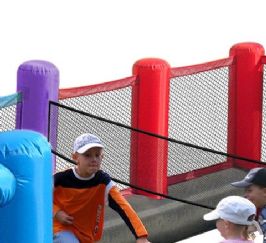 מתנפח בצורת מגרש כדורגל כדורסל וכדורעף 9072 מבית HAPPY HOP